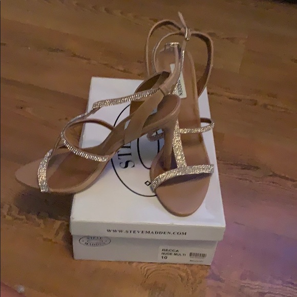 Gorgeous Strappy Sandals - Picture 2 of 3